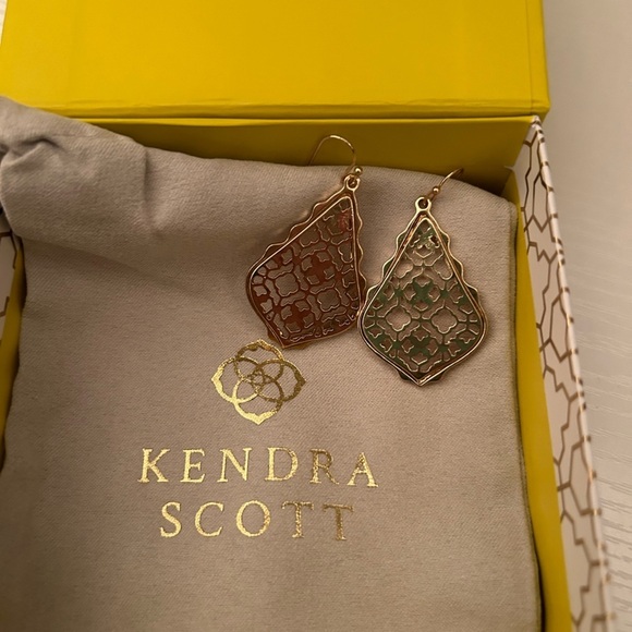 NWT Kendra Scott Gold Addie Drop Dangle Statement Earrings In Filigree - Picture 5 of 5